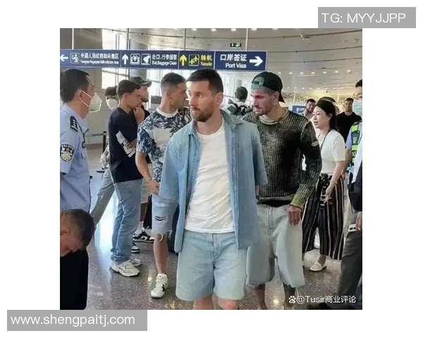 足球明星悠闲散步高清视频展现明星风采与日常生活的完美结合 足球明星悠闲散步高清视频展现明星风采与日常生活的完美结合